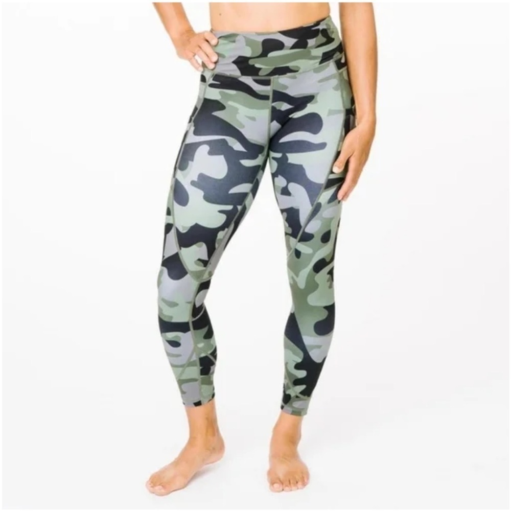Zyia Active Light N Tight Black Camo Print High Rise 7/8 Tight Leggings Size 4